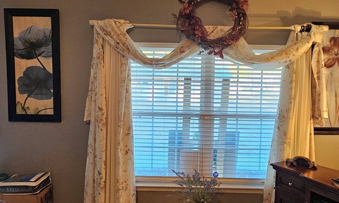 Varnville Casa | Charming COZY Countryside 4-bedroom house in welcoming Varnville with WiFi, AC