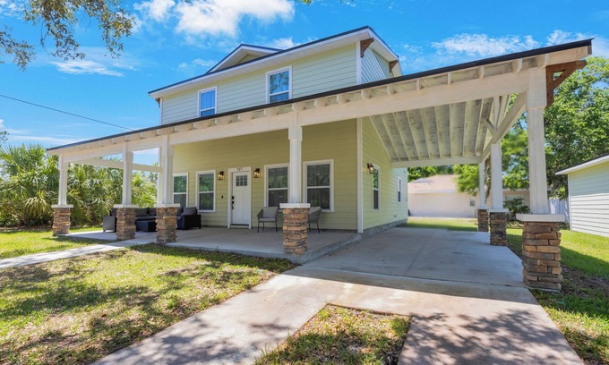 Tarpon Springs Casa | Charming, Cozy, Family Friendly - Close to Downtown/Sponge Docks/Beaches/Trails