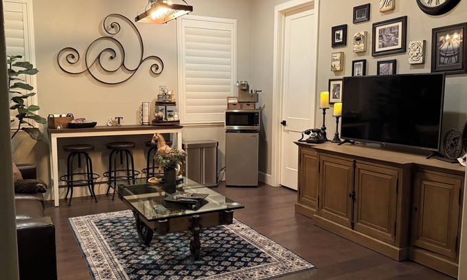Manteca Apartamento | Charming & Cozy One-Bedroom Studio – Your Perfect Getaway Awaits!