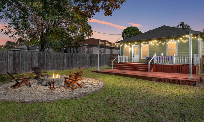 Oak Cliff Casa | Charming Craftsman by Bishop Arts & Downtown