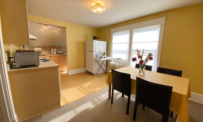 King Casa | Charming Craftsman house with 2nd floor apt. in the Alberta Arts district.