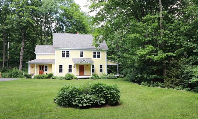 Waitsfield Casa | Charming creekside 4-BR country house near Sugarbush w/ garage, EV charge, WiFi