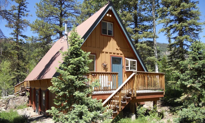Columbine Lake Cabina | Cabina Creekside con encanto-Romántico-Mtn / Vistas a la cascada-Bañera de hidromasaje-1 mi al Purgatorio