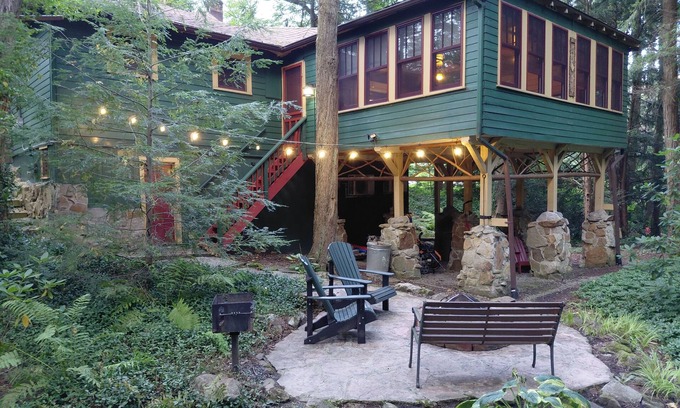 Jefferson Township Cabaña | Encantador campamento de Creekside en Laurel Highlands