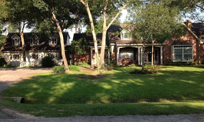 Cypress Pass Estates Casa | NW Houston - Un lugar perfecto para esperar un nuevo hogar, visitar a la familia o descansar después del trabajo.