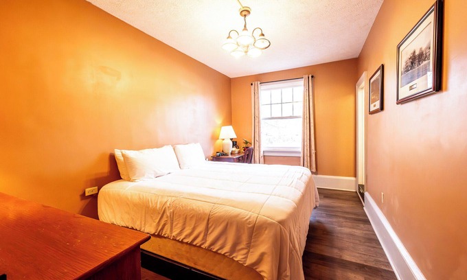Shawnee On Delaware Casa | Charming Delaware Getaway w/ Outdoor Access | Golf & Nature Lovers Retreat