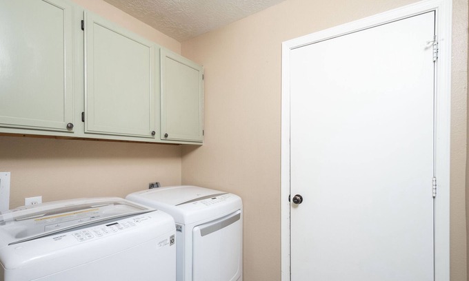 Mesilla Park Casa | Charming desert oasis- Conveniently located near NMSU, golf course, and highway.