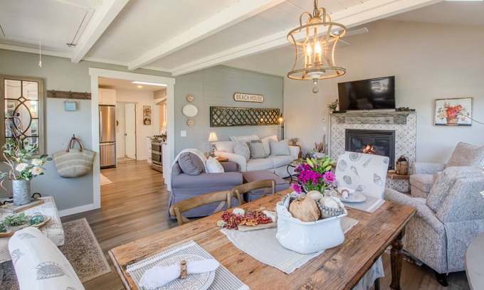 Downtown Cannon Beach Casa | Charming Designer Retreat, Walk to Beach & Downtown, Cozy Fireplace, Expansive Deck