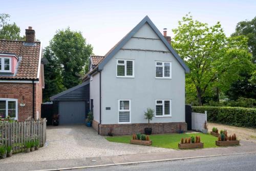 Ashbocking Casa | Charming Detached House in Quiet Suffolk Village