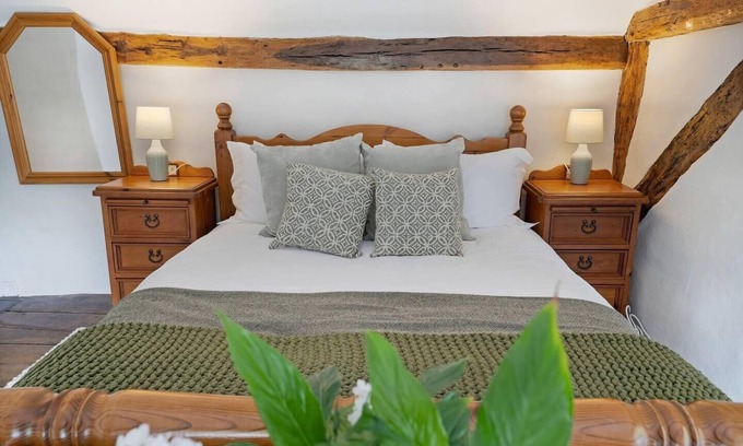 Doddington Casa | Charming, dog friendly countryside retreat