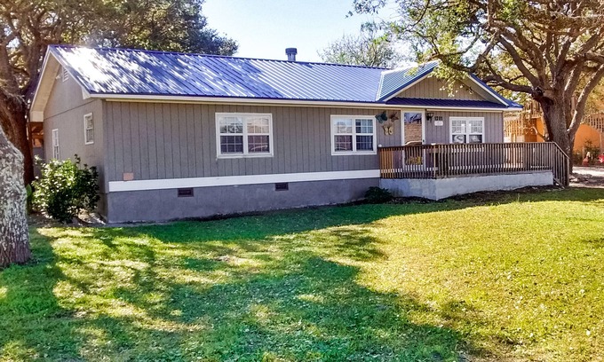 Salter Path Casa | Charming dog-friendly home near beach with central AC & W/D