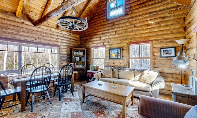 Jackson Cabina | Charming, dog-friendly cabin with an exercise room near golf course