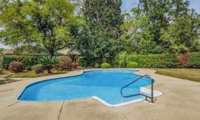 Scenic Heights Casa | Charming Dog Friendly Pool Home-‘Cola Cabana
