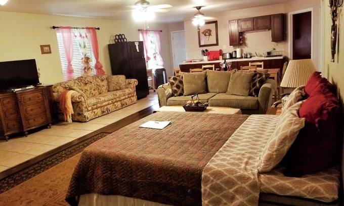 Oakhurst Apartamento | Charming Downstairs Unit