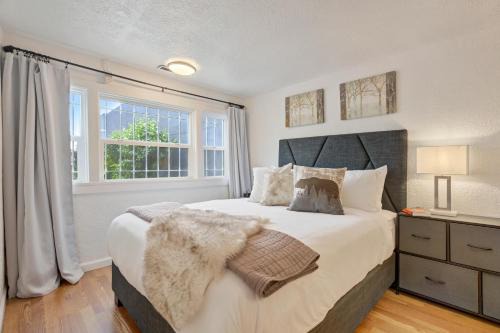 Central Colorado Springs Casa | Charming Downtown Cottage - Pet Friendly & Firepit
