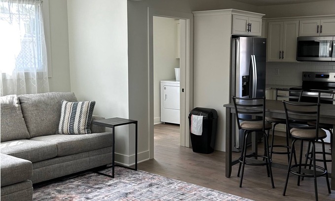 Troy Apartamento | Charming Downtown 2 Bedroom Apartment