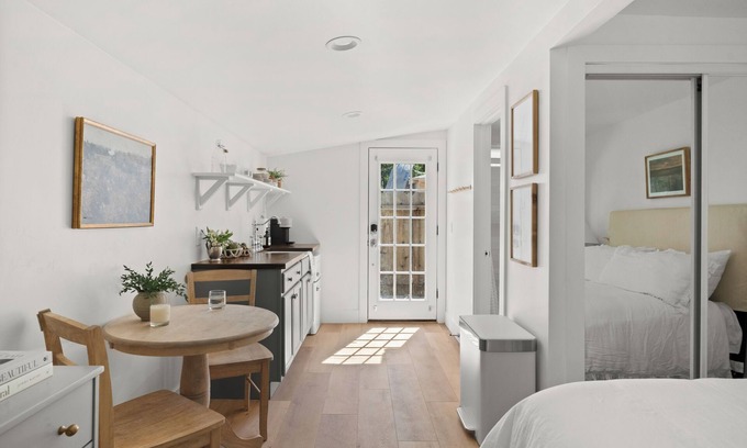 Chico Casa | Charming Downtown Country Cottage