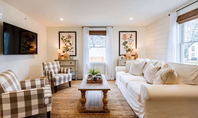 West Dundee Apartamento | Downtown Charming Farmhouse Apartment #4