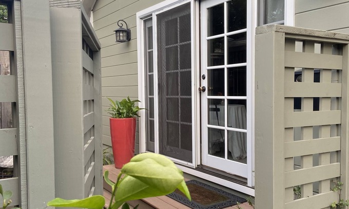 Napa Cabaña | Charming Downtown Guesthouse