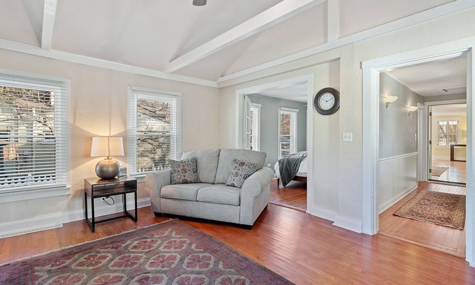 Naperville Casa | Casa rural con encanto en el centro de Naperville - Casa de huéspedes de 1 dormitorio - Walk to Town