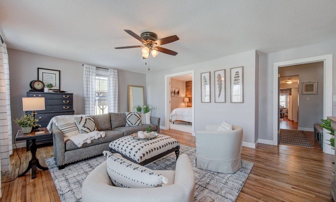 Delano Apartamento | Charming Downtown Retreat for Weddings, Weekends & Outdoor Fun!