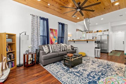Eastside Promise Neighborhood Casa | Charming Downtown SAT Retreat Pearl & River Walk