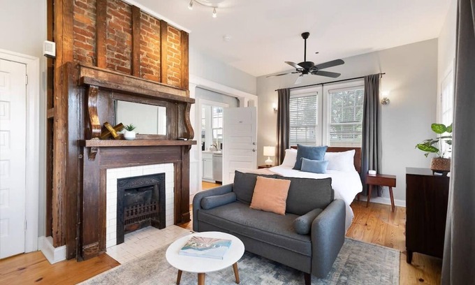Westside Apartamento | Charming Downtown Studio with Modern Amenities
