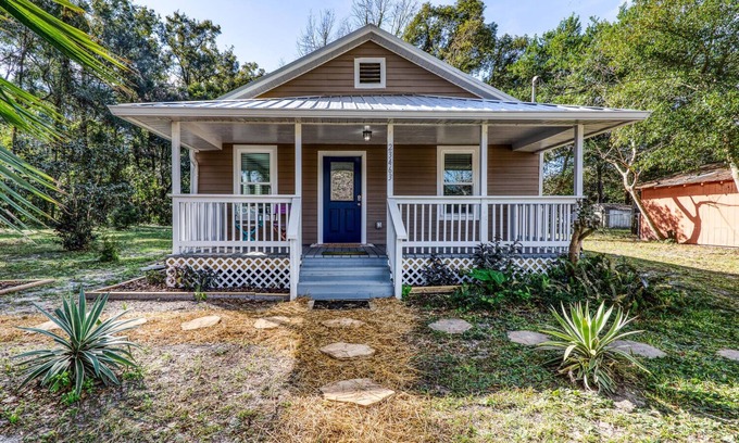 High Springs Casa | Charming Downtown High Springs Cottage