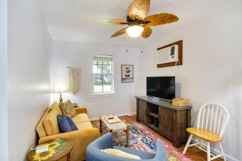 Biloxi Casa | Charming Dtwn Retreat 1 Mi to Ocean Springs Beach