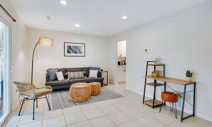 Herndon Casa | Charming Dulles Oasis 3bed/2.5ba/IAD Family/pet friendly