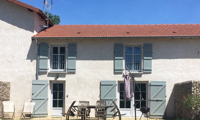 Charnay-les-Macon Casa | Encantador dúplex con terraza y vista a Solutré
