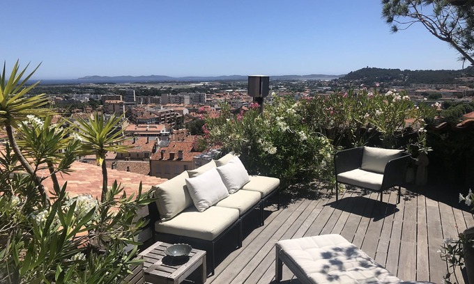 Hyeres City Centre Apartamento | 2 TERRAZAS deleitan ESTE DUPLEX CON ENCANTO UBICADO EN EL CORAZÓN DEL CENTRO MEDIEVAL
