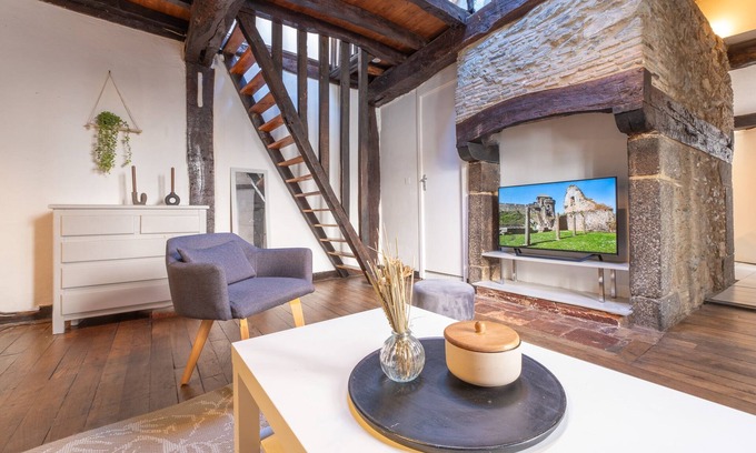 Dinan - Saint-Malo Apartamento | Charming duplex apartment in the historic heart of Rennes.