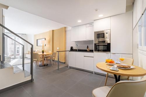 Barrio de La Latina Apartamento | Charming Duplex Retreat for 4 Latina Toledo Ático III