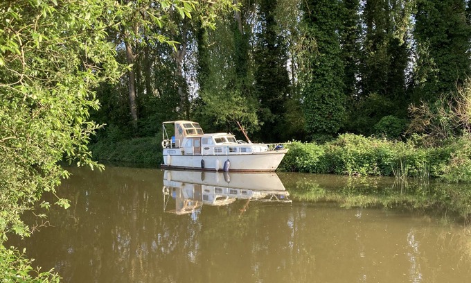 Five Oak Green Alquiler De Eote | Charming Dutch Steel Cruiser Boat on the River Medway in the Garden of England