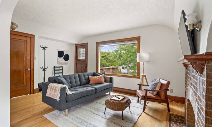 Wauwatosa Apartamento | Charming East Tosa Flat - Upper