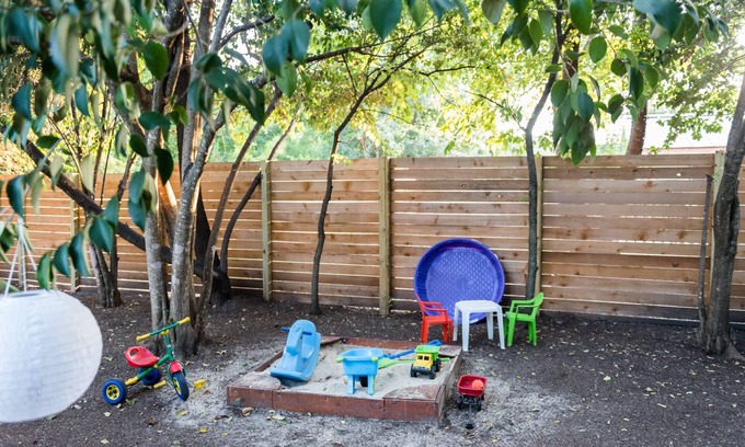 Chestnut Casa | Charming Eastside Home Near UT, Downtown, Capitol, St. Davids, Dell Children's