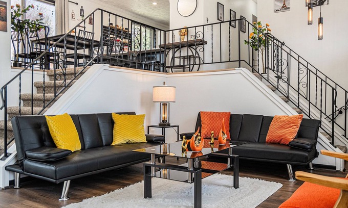 West Omaha Casa | Charming Elegance Getaway