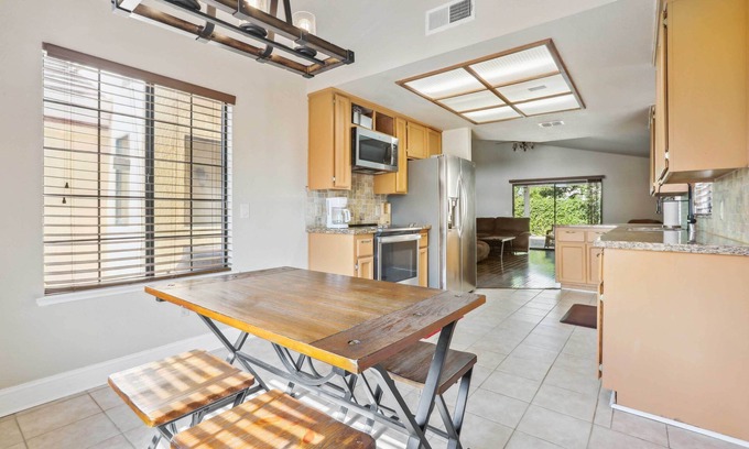 Elk Grove Casa | Charming Elk Grove Home - 15 Mi to Sacramento!