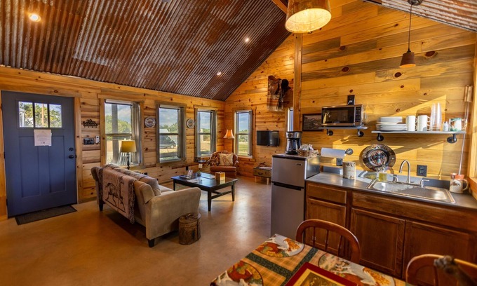 Wimberley Cabaña | Charming Equestrian Country Cottage #1@Rustx Ranch