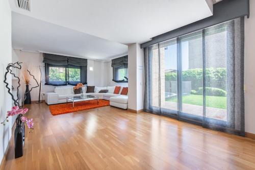 Villanueva de la Cañada Casa | Charming Home with Pool and Garden, Just Outside Madrid