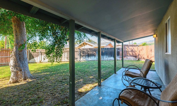 Bonita Casa | Charming Escape with Stylish Decor & Outdoor Space
