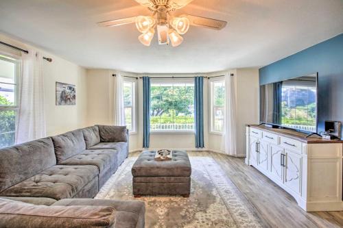 Central Oregon Casa | Charming Eugene Home with Fire Pit 8 Mi to UO!