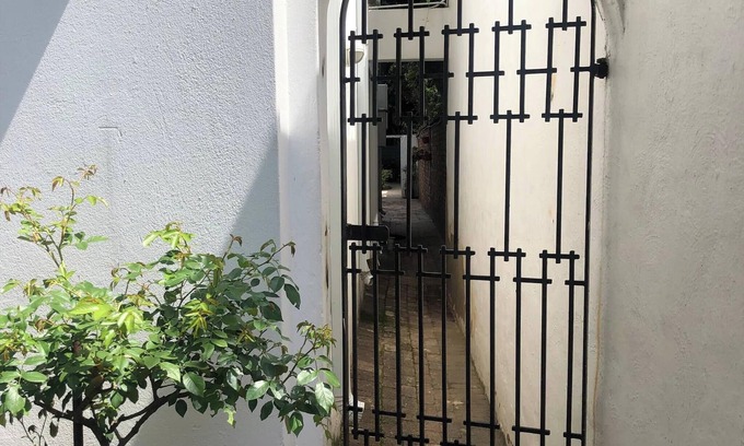 Greater Johannesburg Metropolitan Area Apartamento | Charming Executive Studio, Solar Power, Wifi