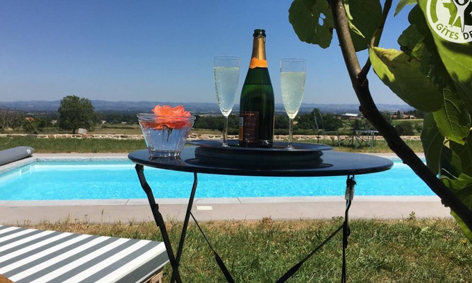 Saint-Andre-dʼApchon Cabaña | Casa rural con piscina, terraza y productos frescos en Saint-André-d'Apchon