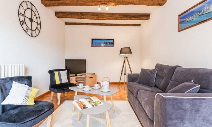 Saint-Pierre-Langers Cabaña | Casa acogedora con jardín, cerca de playas y puerto de Granville, ideal para familias