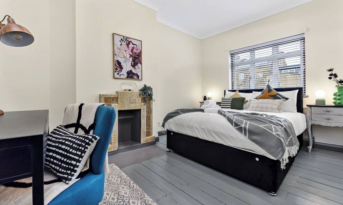 Clapton Casa | Charming Family Abode: Beautiful Home with Outdoor Space