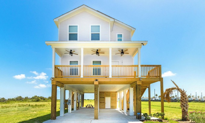 Indian Beach Casa | Charming Family Beach Retreat, Home In Galveston Texas