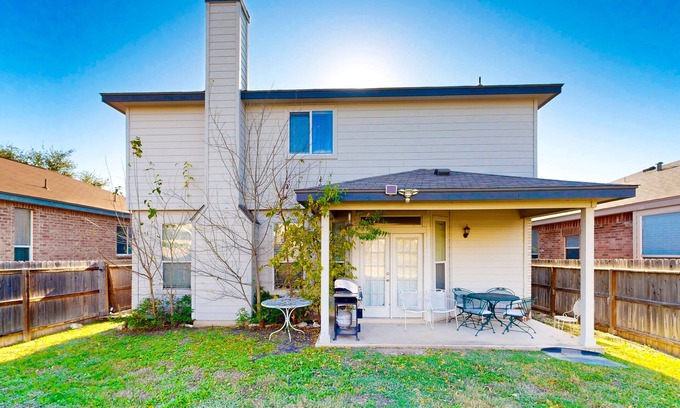 Helotes Casa | Charming family friendly home, enclosed backyard & 20 miles from San Antonio