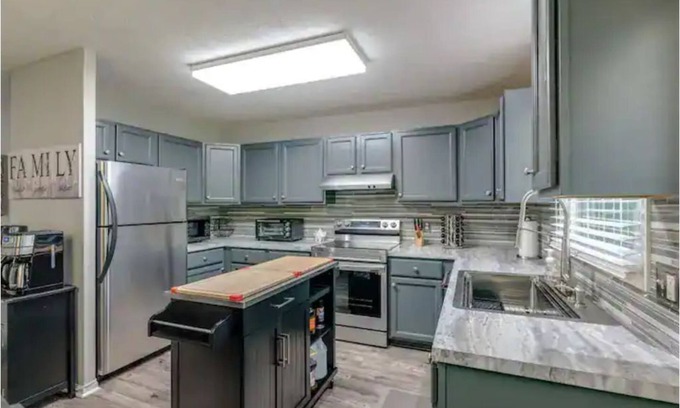 Canton Casa | Charming Family Home Near The Football Hall of Fame